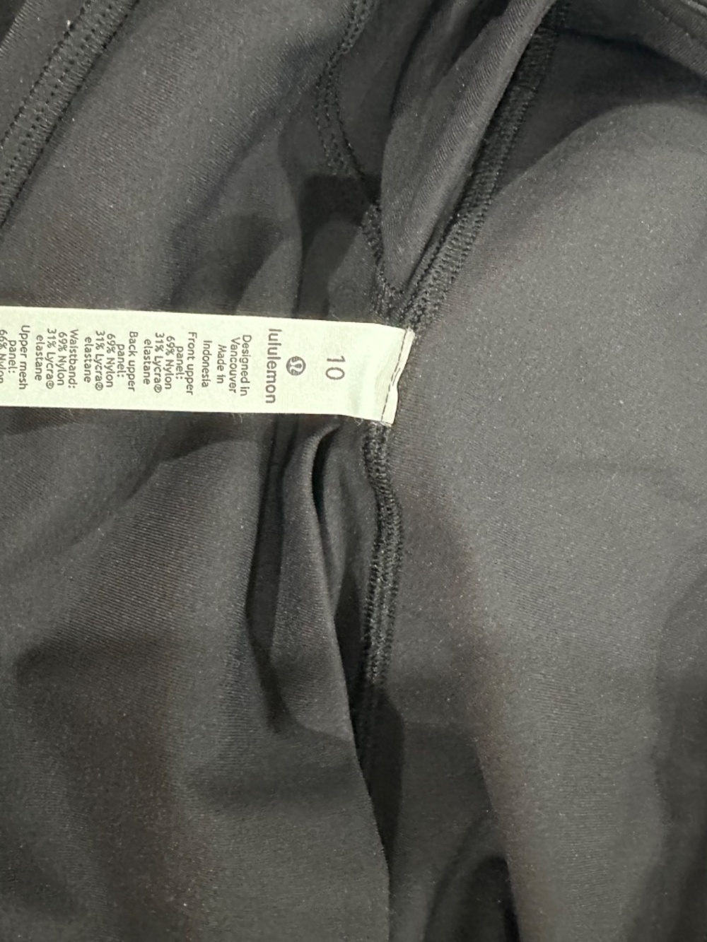 Lululemon Black Capri Lace Leggings Size 10 - Picture 4 of 4